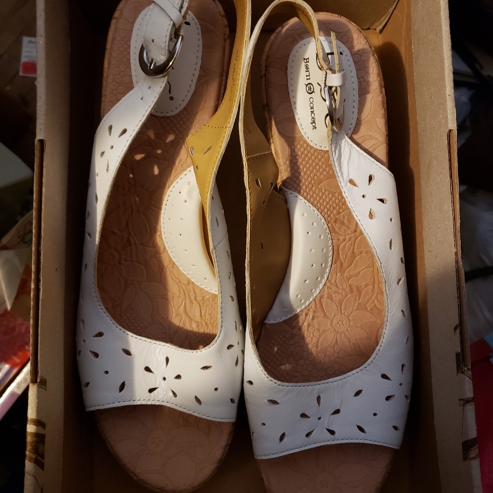 New b.o.c white wedge heels sz 11